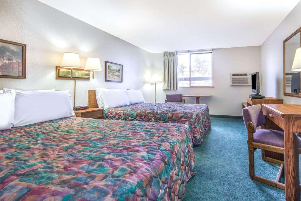 Super 8 By Wyndham Missoula/Brooks Street Hotel Phòng bức ảnh