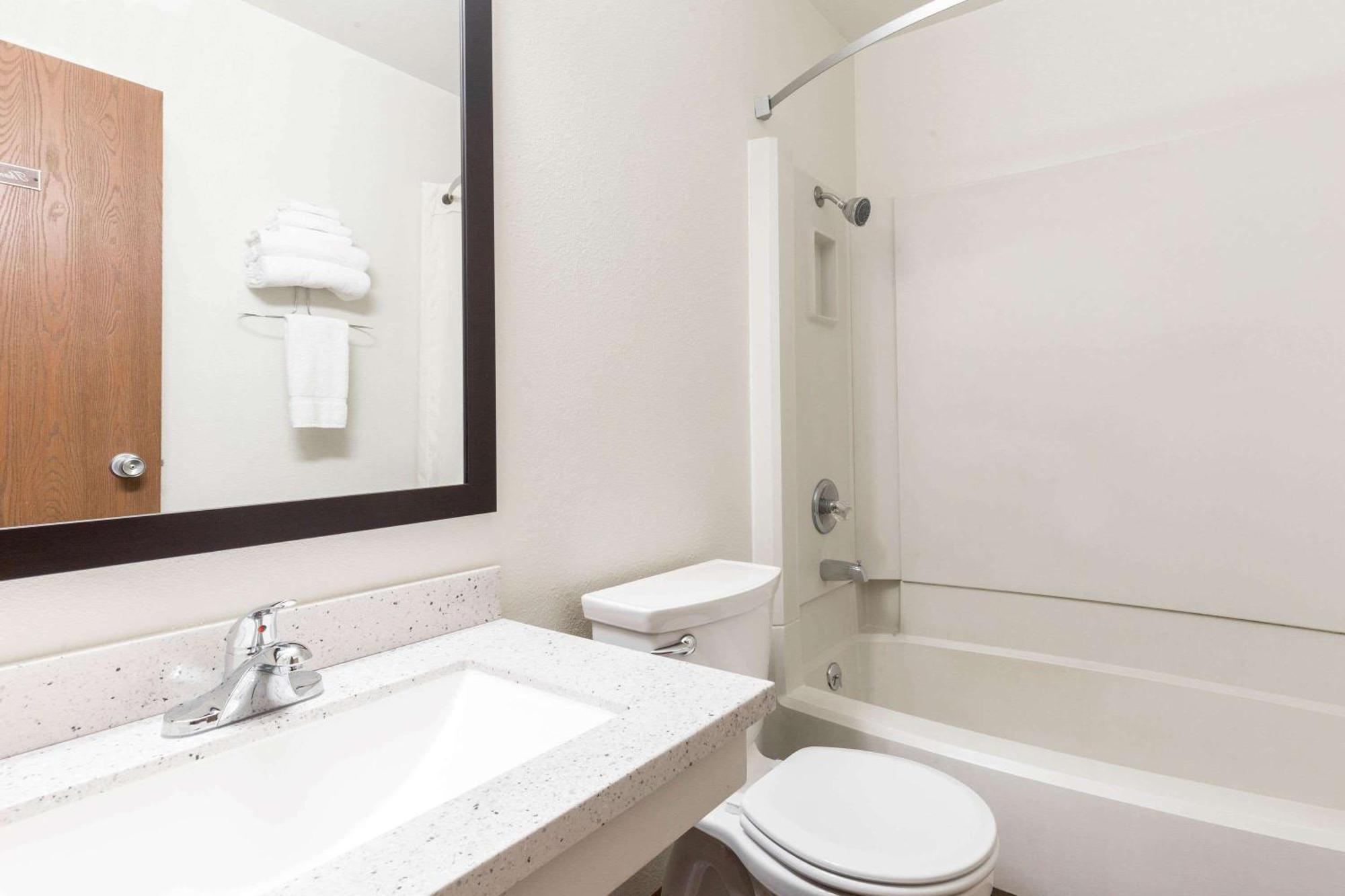 Super 8 By Wyndham Missoula/Brooks Street Hotel Ngoại thất bức ảnh